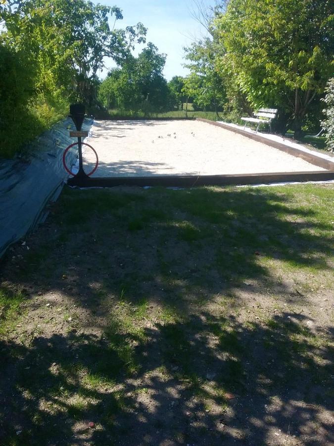 Villa Charmante A Bosset Avec Piscine Partagee Exterior foto