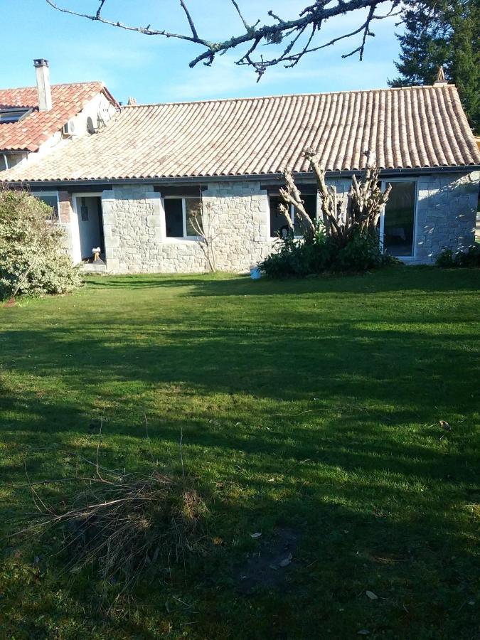 Villa Charmante A Bosset Avec Piscine Partagee Exterior foto